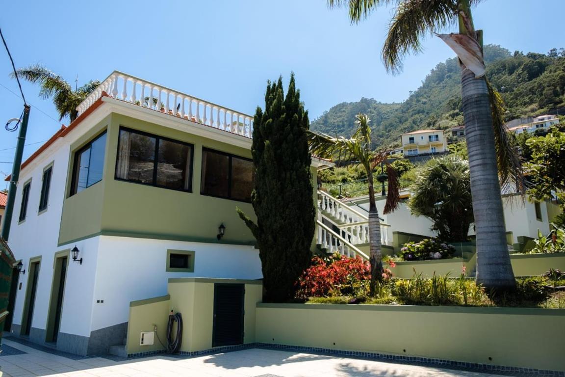 Guestready - Hikers Haven Hotell São Roque do Faial Exteriör bild